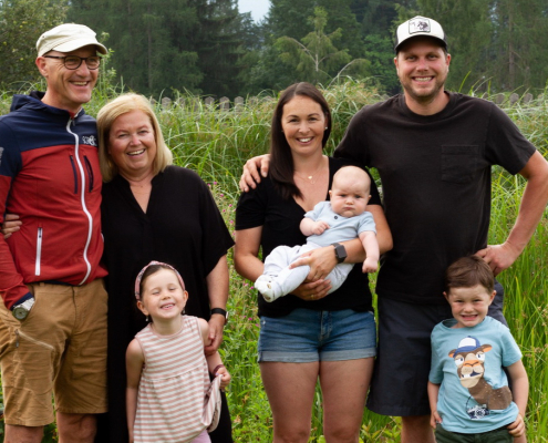 Familie Erlbacher, v. l.: Herwig, Sigrid, Leni, Kathrin mit Baby Paul, Sebastian und Leo