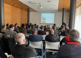 Reinhard Pfleger bei seinem Fachvortrag im Haus der Tierzucht in Bozen